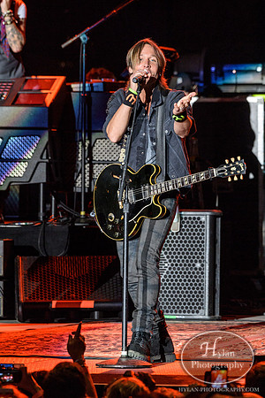 KeithUrban-HylanPhotography-AllentownFair17-CatCountry96-202155.jpg