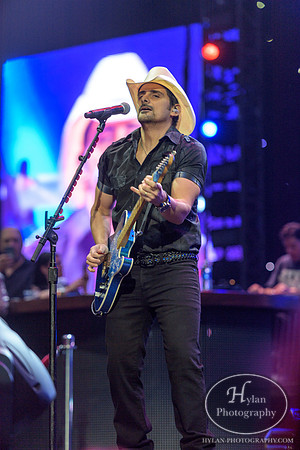 BradPaisley-HylanPhotography-MoheganSunArena-CatCountry-02-2.jpg