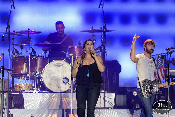 LadyAntebellum-HylanPhotography-Musikfest2016-CatCountry-214612.jpg