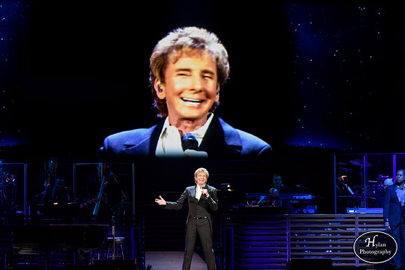 BarryManilow-HylanPhotography-MoheganSunArena-WLEV-01-6.jpg
