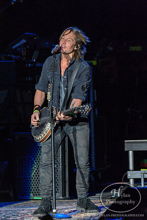 KeithUrban-HylanPhotography-AllentownFair17-CatCountry96-201618.jpg