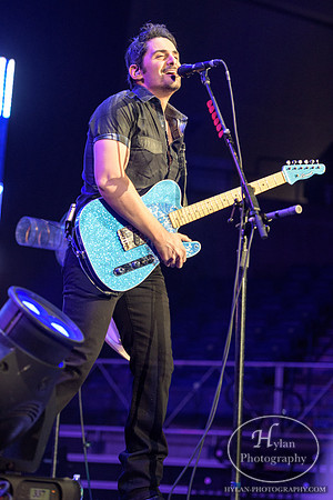 BradPaisley-HylanPhotography-MoheganSunArena-CatCountry-211818.jpg