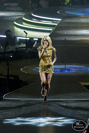CarrieUnderwood-HylanPhotography-PPLCenter-CatCountry-204926.jpg