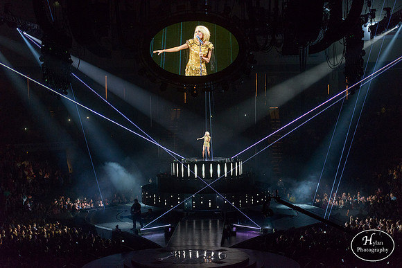 CarrieUnderwood-HylanPhotography-PPLCenter-CatCountry-204534.jpg