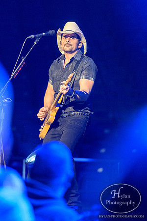 BradPaisley-HylanPhotography-MoheganSunArena-CatCountry-01-4.jpg
