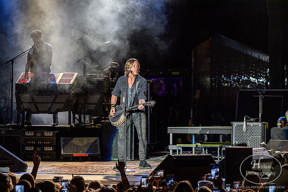 KeithUrban-HylanPhotography-AllentownFair17-CatCountry96-2.jpg
