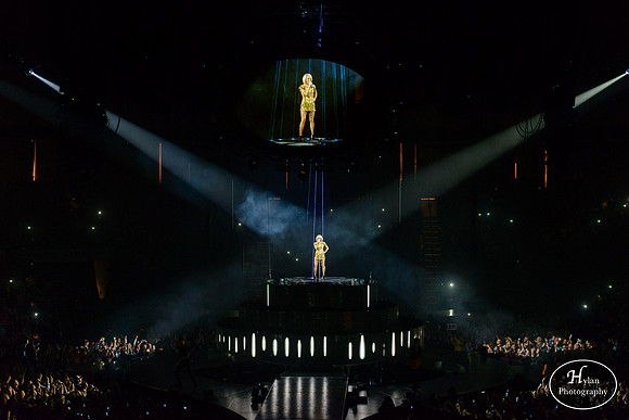 CarrieUnderwood-HylanPhotography-PPLCenter-CatCountry-01.jpg