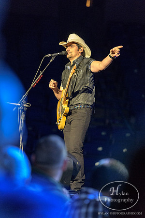 BradPaisley-HylanPhotography-MoheganSunArena-CatCountry-212126.jpg