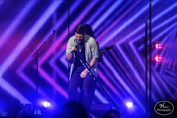 ThomasRhett-HylanPhotography-PPLCenter-CatCountry-01.jpg