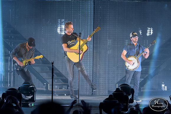 DierksBentley-HylanPhotography-PavilionAtMontage-CatCountry-01-5.jpg