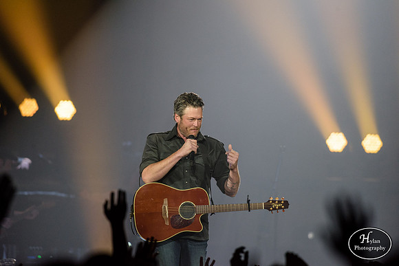 BlakeShelton-HylanPhotography-MoheganSunArena-CatCountry-204400.jpg