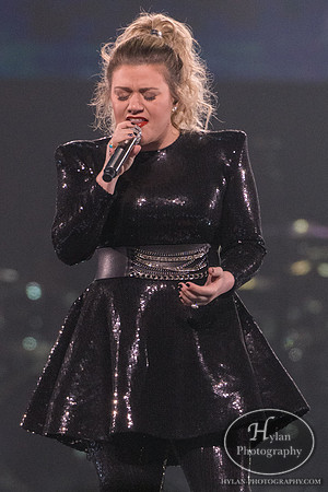 KellyClarkson-HylanPhotography-PPLCenter-WLEV-205401.jpg
