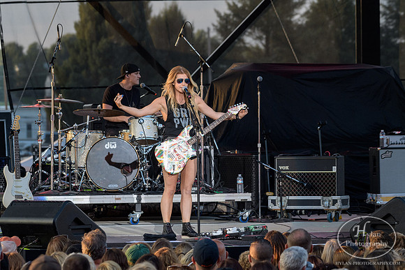 LindsayEll-HylanPhotography-AllentownFair17-CatCountry96-2-7.jpg