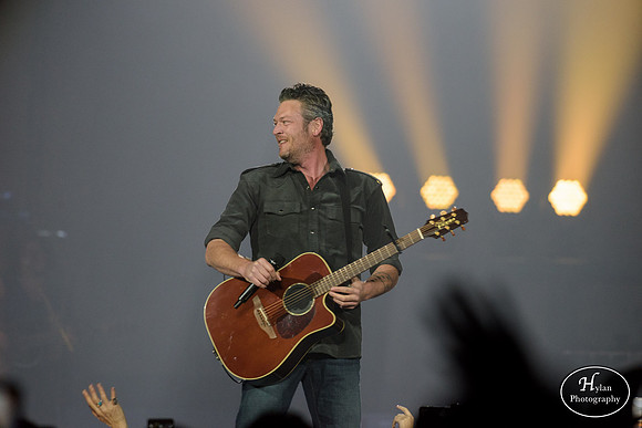 BlakeShelton-HylanPhotography-MoheganSunArena-CatCountry-01-6.jpg