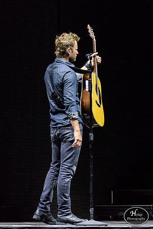 DierksBentley-HylanPhotography-Musikfest2016-CatCountry-02-5.jpg