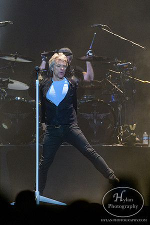 BonJovi-HylanPhotography-PPLCenter-WLEV-2.jpg