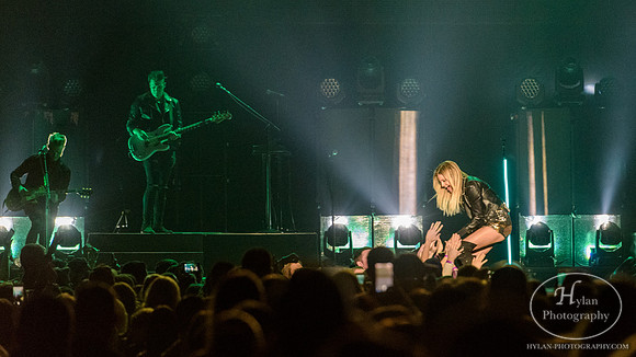 KelseaBallerini-HylanPhotography-MoheganSunArenaPa-CatCountry-02-4.jpg
