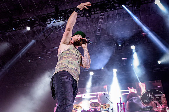 BrantleyGilbert-HylanPhotography-Musikfest2018-CatCountry-2-3.jpg