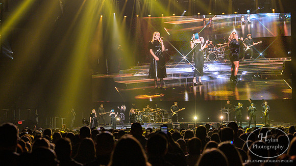 KellyClarkson-HylanPhotography-PPLCenter-WLEV-205808.jpg