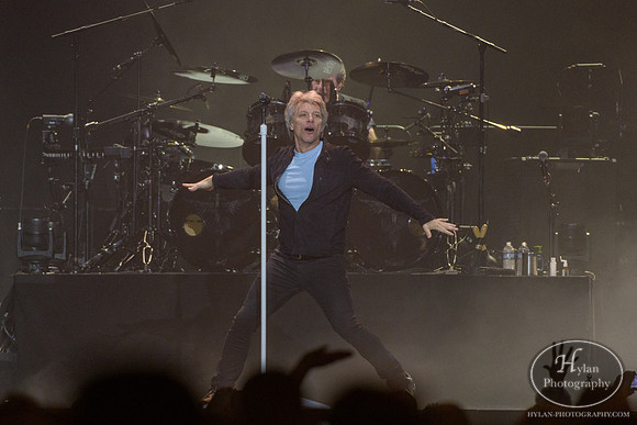 BonJovi-HylanPhotography-PPLCenter-WLEV-3.jpg