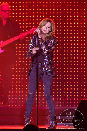 MartinaMcBride-HylanPhotography-SandsEventCenter-CatCountry-2-4.jpg