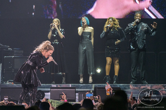 KellyClarkson-HylanPhotography-PPLCenter-WLEV-2-3.jpg