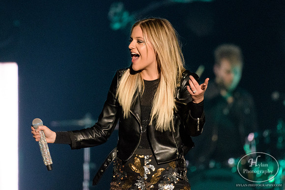 KelseaBallerini-HylanPhotography-MoheganSunArenaPa-CatCountry-01-5.jpg