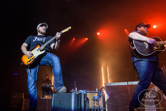LukeCombs-HylanPhotography-SandsEventCenter-CatCountry96-2-12.jpg
