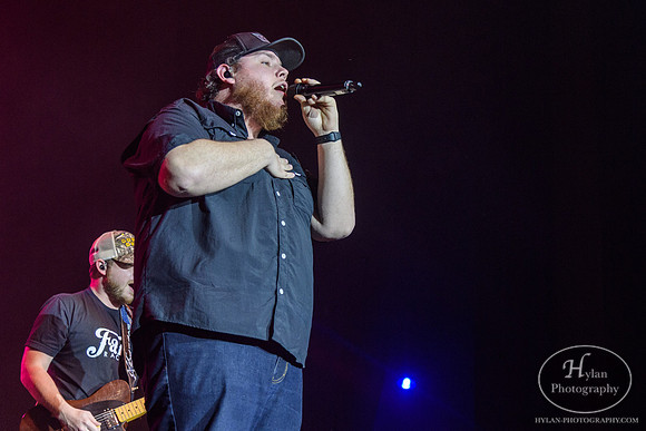 LukeCombs-HylanPhotography-SandsEventCenter-CatCountry96-210454.jpg