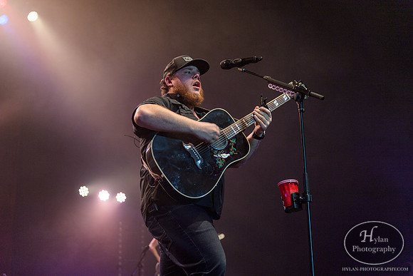 LukeCombs-HylanPhotography-SandsEventCenter-CatCountry96-210914.jpg