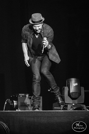 GavinDeGraw-HylanPhotography-PPLCenter-CatCountry-WLEV-02-5.jpg