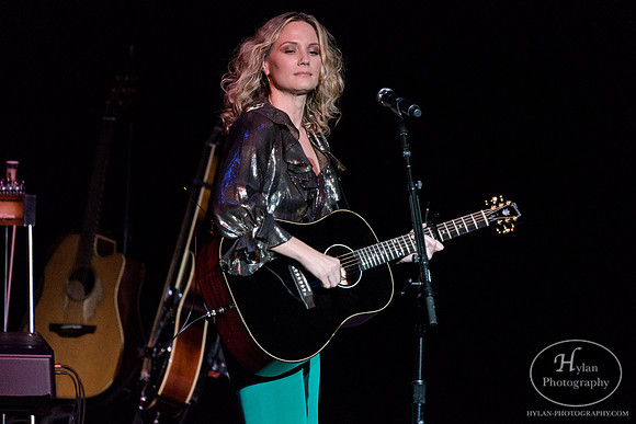 JenniferNettles-HylanPhotography-FMKirbyCenter-CatCountry-3.jpg