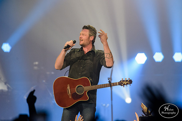 BlakeShelton-HylanPhotography-MoheganSunArena-CatCountry-204424.jpg