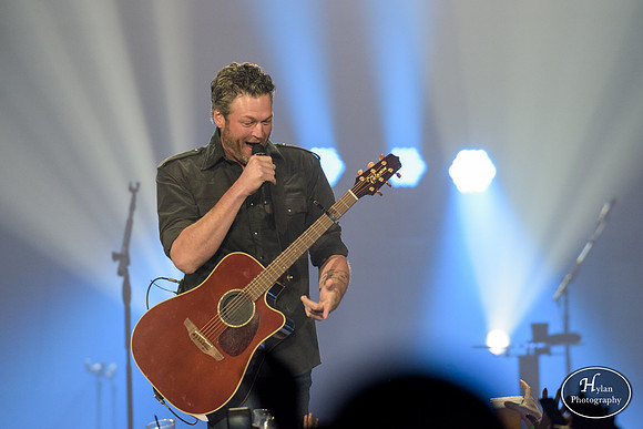 BlakeShelton-HylanPhotography-MoheganSunArena-CatCountry-01-7.jpg