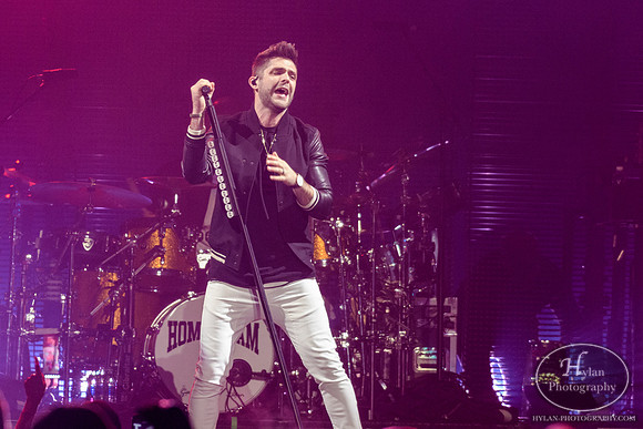 ThomasRhett-HylanPhotography-MoheganSunArenaPa-CatCountry-03-4.jpg