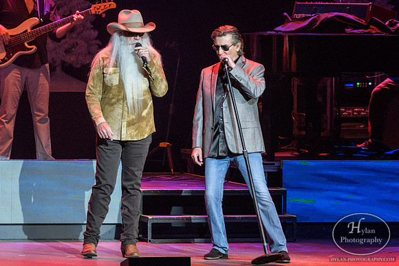 OakRidgeBoys-HylanPhotography-FMKirby-CatCountry96-200414.jpg
