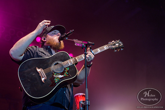 LukeCombs-HylanPhotography-SandsEventCenter-CatCountry96-210735.jpg