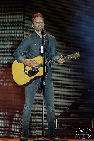 DierksBentley-HylanPhotography-Musikfest2016-CatCountry-03.jpg
