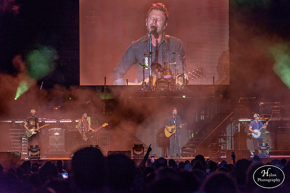 DierksBentley-HylanPhotography-Musikfest2016-CatCountry-04.jpg