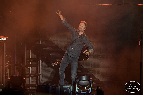 DierksBentley-HylanPhotography-Musikfest2016-CatCountry-01-8.jpg