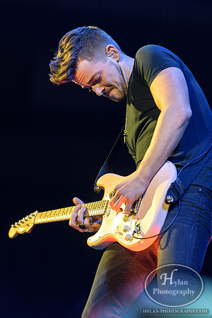 ChaseBryant-HylanPhotography-MoheganSunArena-CatCountry-02-3.jpg