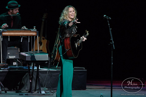 JenniferNettles-HylanPhotography-FMKirbyCenter-CatCountry-5.jpg