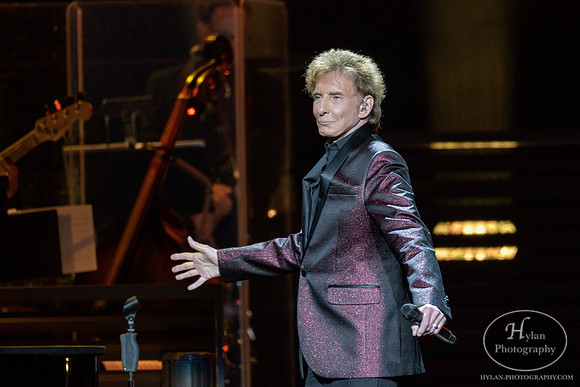 BarryManilow-HylanPhotography-PPLCenter-WLEV-195501.jpg