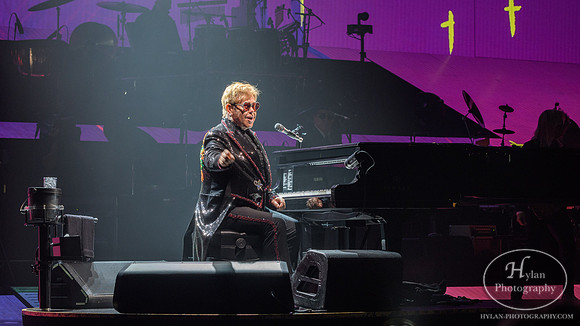 EltonJohn--FarewellYellowBrickRoad-HylanPhotography-PPLCenter-WLEV-3-2.jpg