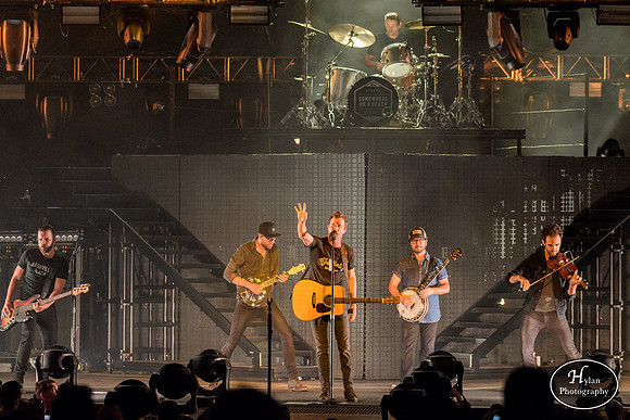 DierksBentley-HylanPhotography-PavilionAtMontage-CatCountry-213622.jpg