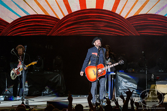 Sugarland-HylanPhotography-AllentownFair-CatCountry96-204827.jpg