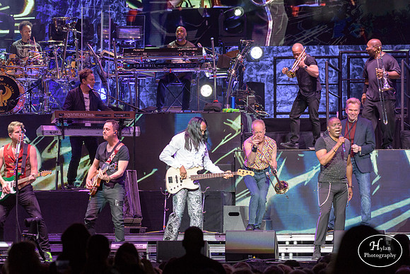 Chicago-EarthWind&Fire-HylanPhotography-PPLCenter-WLEV-195650.jpg