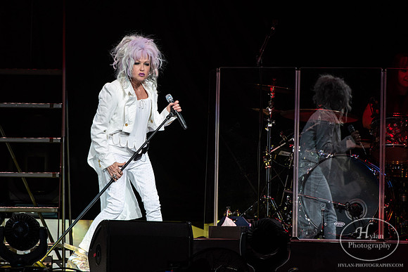 CyndiLauper-HylanPhotography-PPLCenter-WLEV-194439.jpg