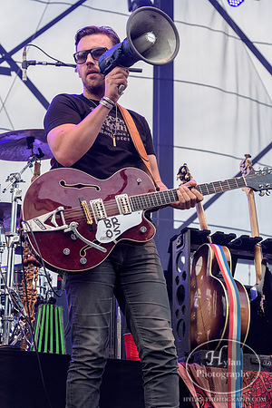 BrothersOsborne-HylanPhotography-AllentownFair2016-CatCountry-190052.jpg