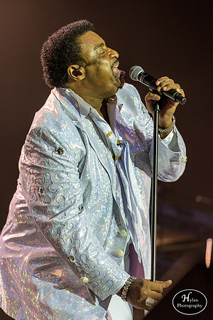 TemptaionsReview_ft_DennisEdwards-HylanPhotography-SandsBethlehemEventCenter-WLEV-200236.jpg